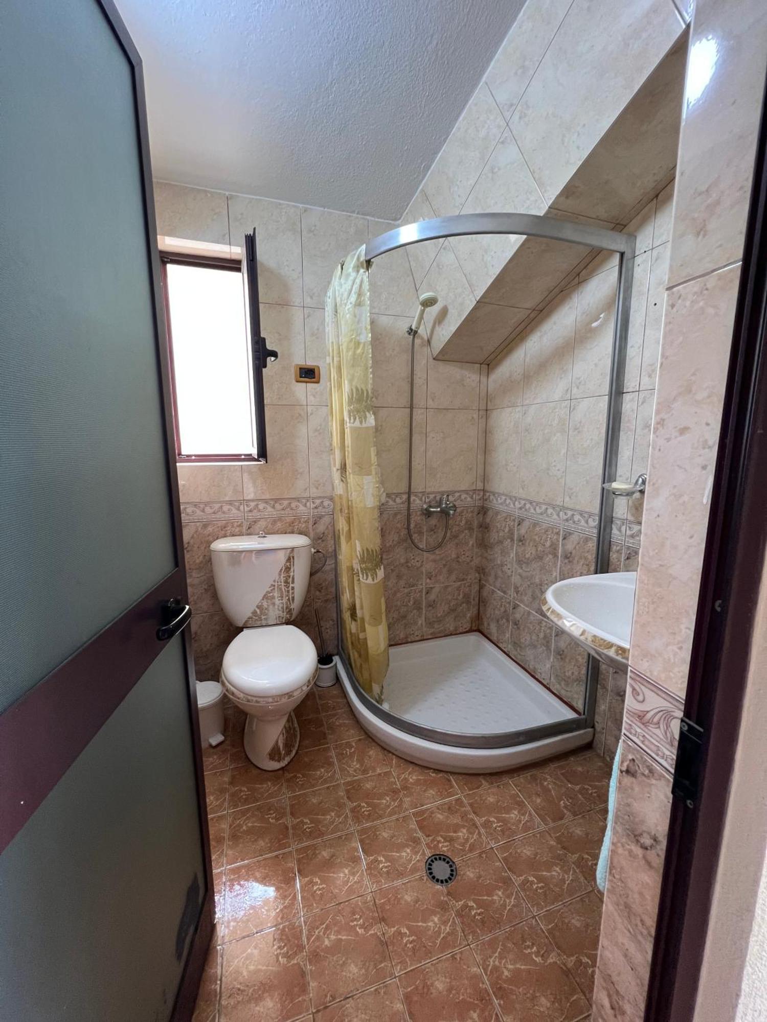 Villa Sokoli, Enjoy Sunset At This Spacious Apartment Тирана Екстериор снимка