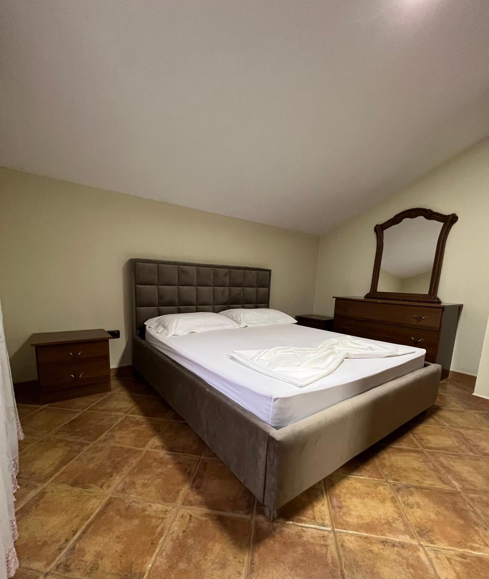 Villa Sokoli, Enjoy Sunset At This Spacious Apartment Тирана Екстериор снимка