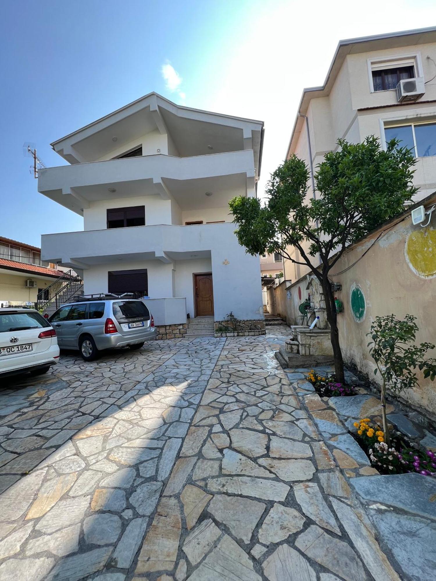 Villa Sokoli, Enjoy Sunset At This Spacious Apartment Тирана Екстериор снимка